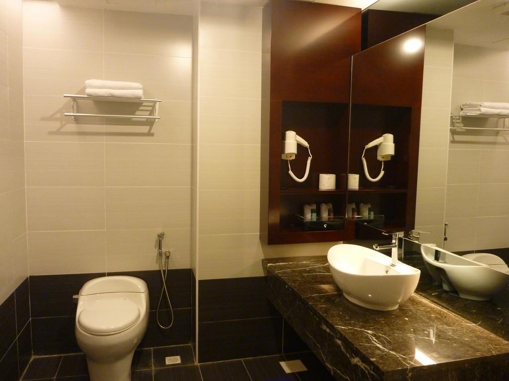 Pariss Hotel Johor Bahru Kültér fotó