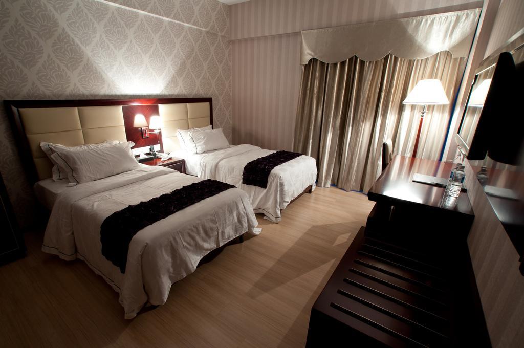 Pariss Hotel Johor Bahru Szoba fotó
