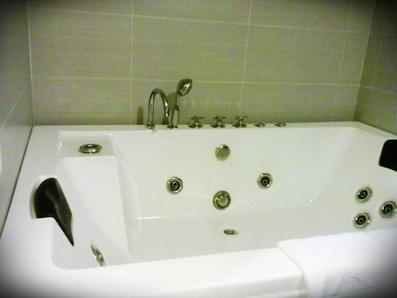 Pariss Hotel Johor Bahru Kültér fotó