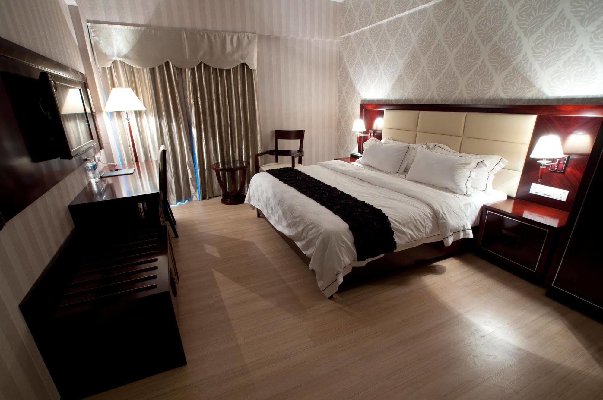 Pariss Hotel Johor Bahru Kültér fotó