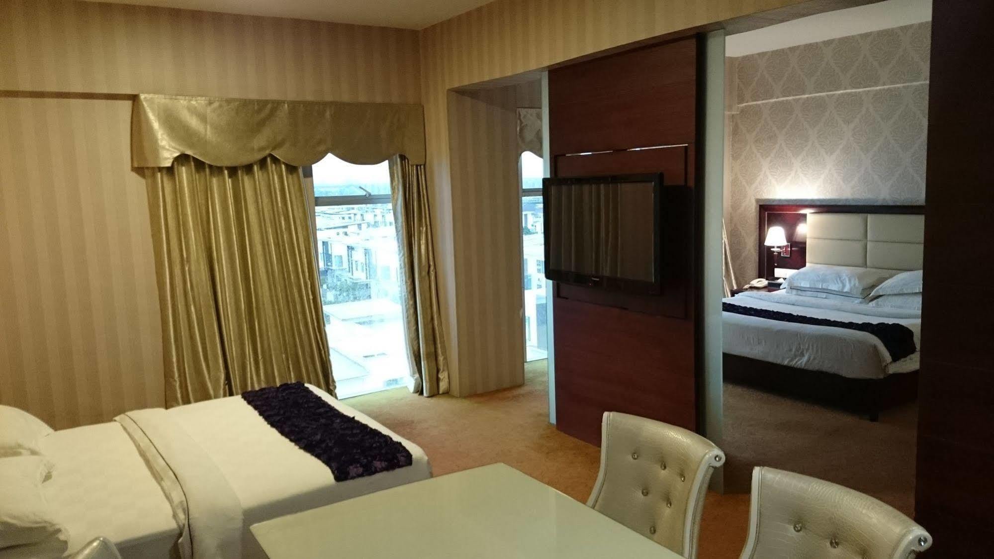 Pariss Hotel Johor Bahru Kültér fotó